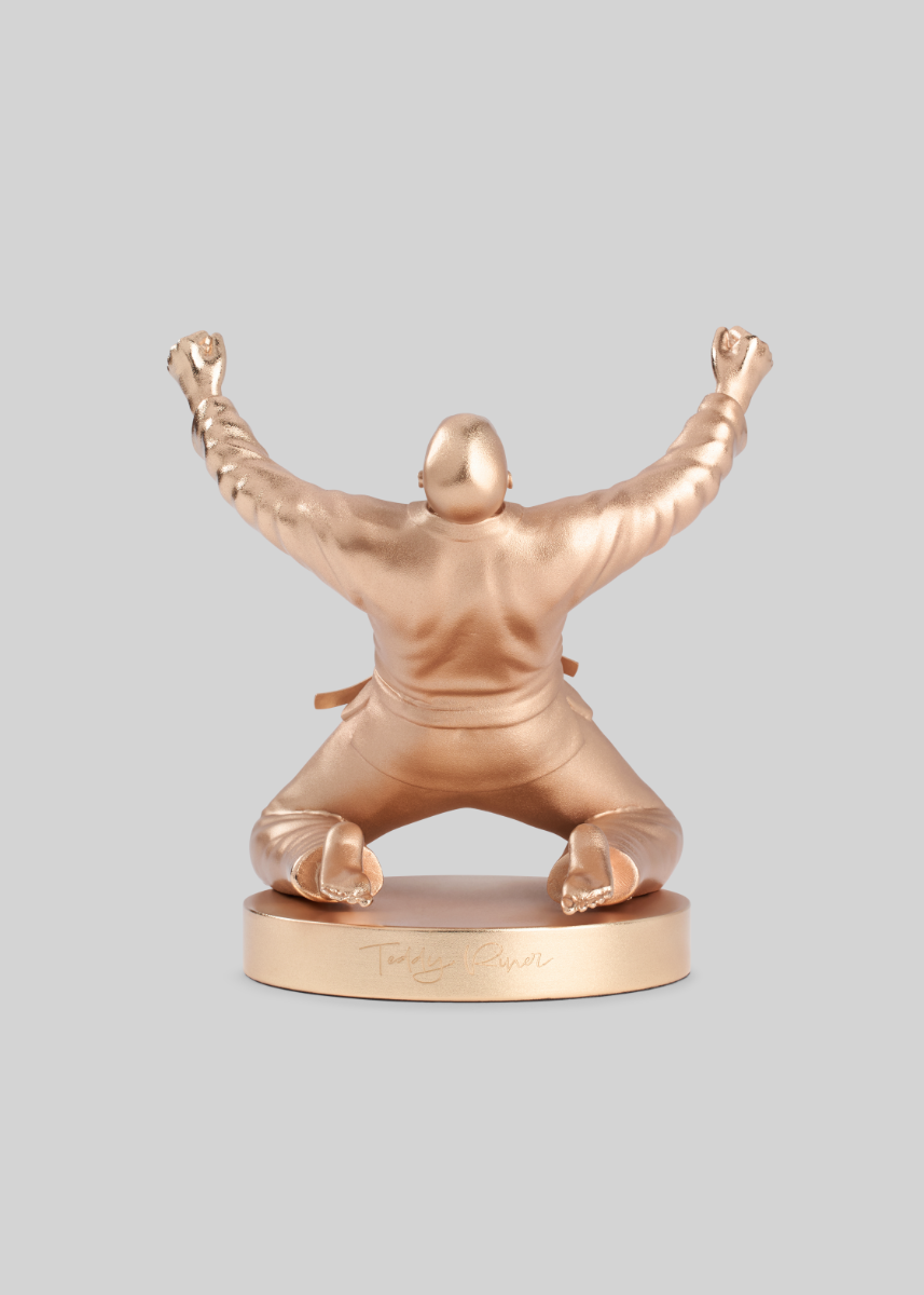 17 | LOT 17 | Statuette Teddy Riner | Dorée - à genoux - #4